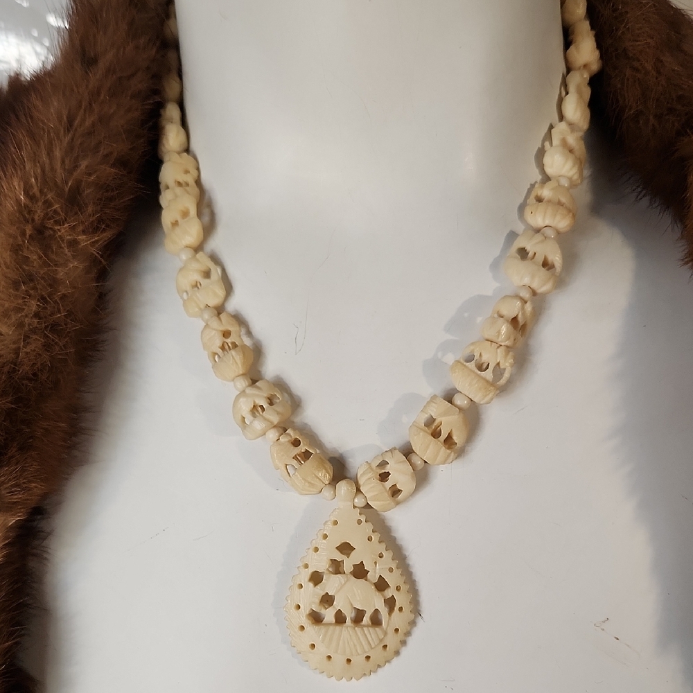 Vintage | Celluloid Elephant Necklace | Ivory Color 18"